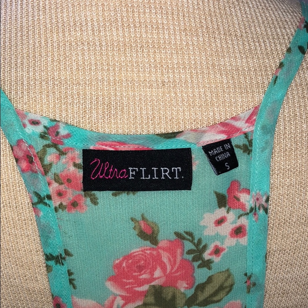 Bouquet for Roses Tank Top 🌹 - Picture 3 of 3